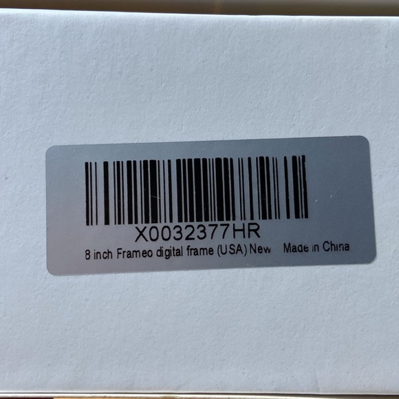 Frameo WI-FI DIGITAL 8” PHOTO FRAME with touch screen features - Picture 7 of 7